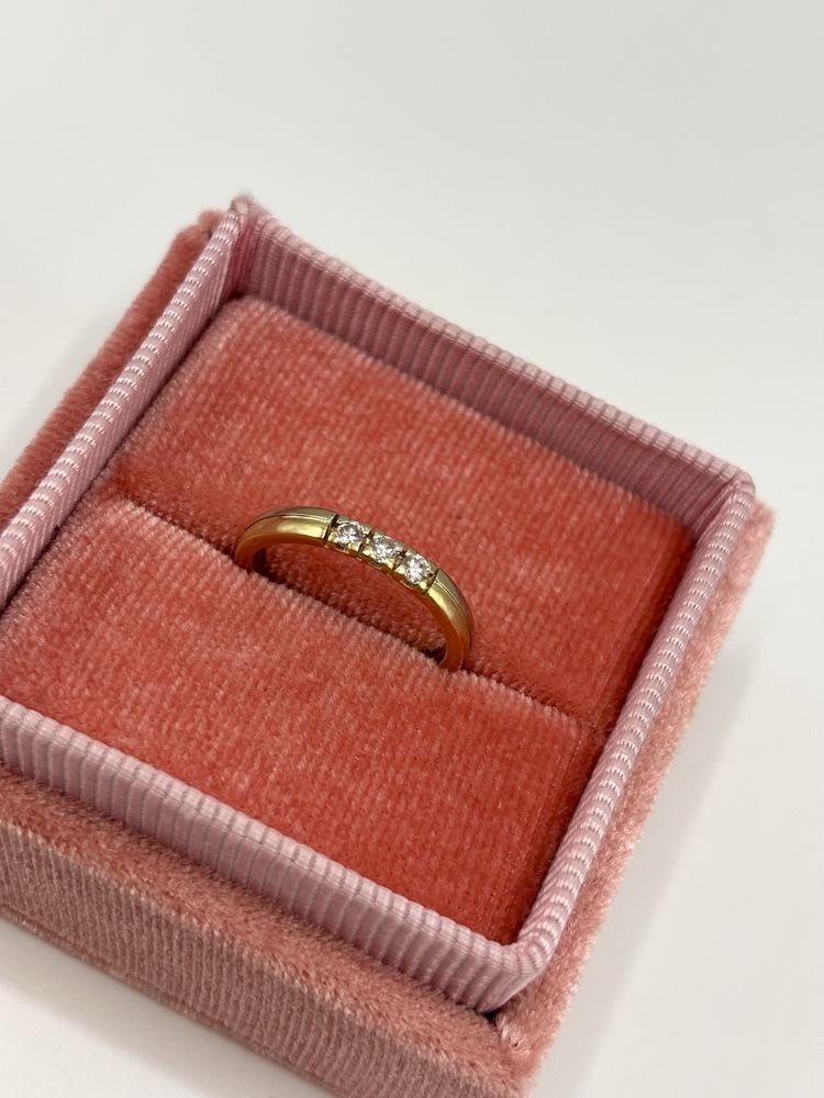 Złota Obrączka z brylantami 0,12ct