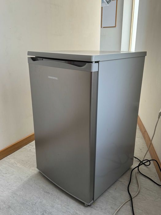 Frigorifico - pequenas dimensões - cinzento