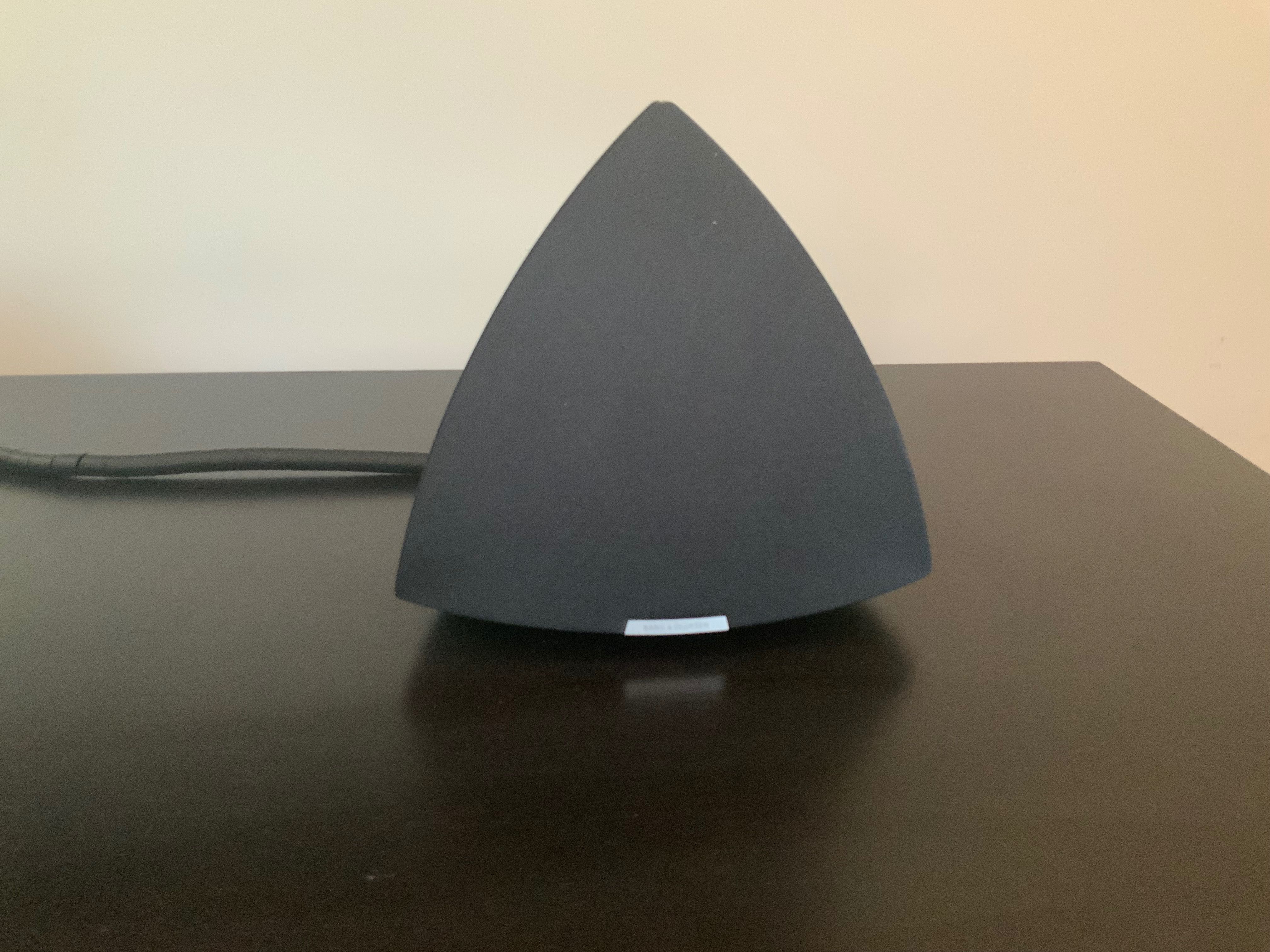 Beolab 4 Colunas de som e BeoSound Essence MKII Bang & Olufsen
