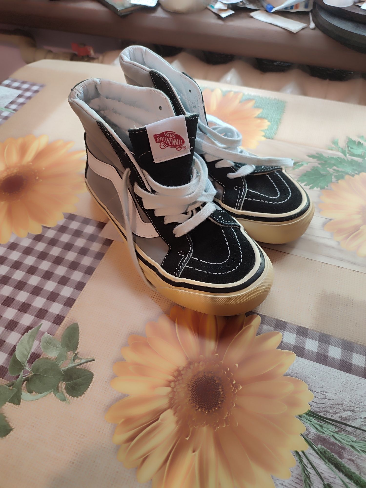 Продам практически новые кеды (скейтеры) Vans, 35р..