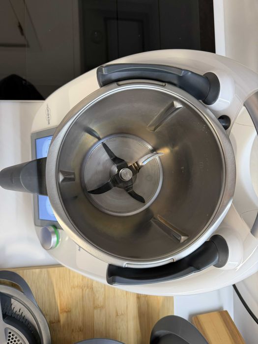 Bimby Vorwerk TM6 com acessórios em excelente estado