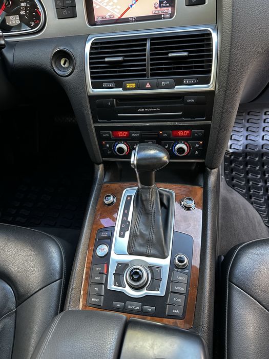 Продам AUDI Q7 2015рік