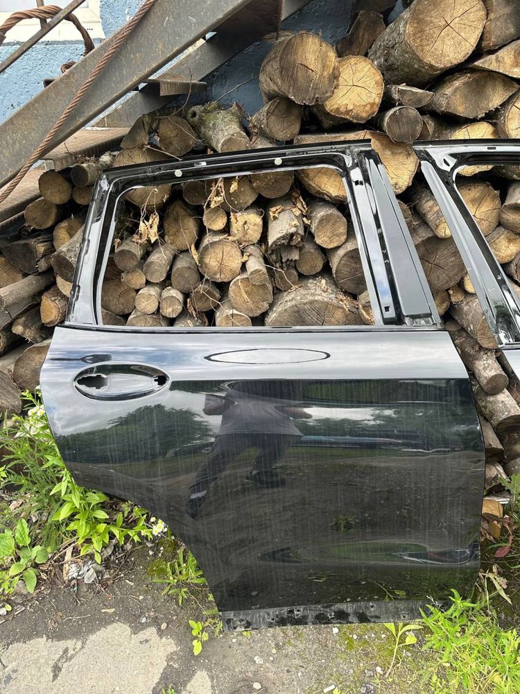 Двері праві (передні/задні) до BMW X3 ( кузов G01). Чорного кольору