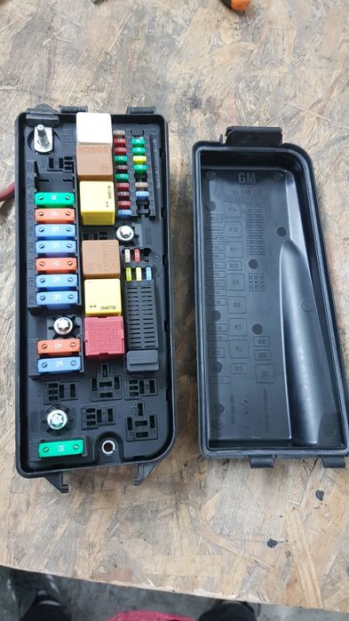 Skrzynka modul bezpiecznikow opel vectra c signum gk bsi rec