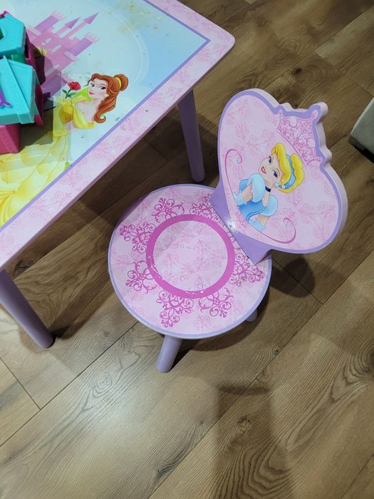 Stolik dla dziewczynki krzesełko drewniane