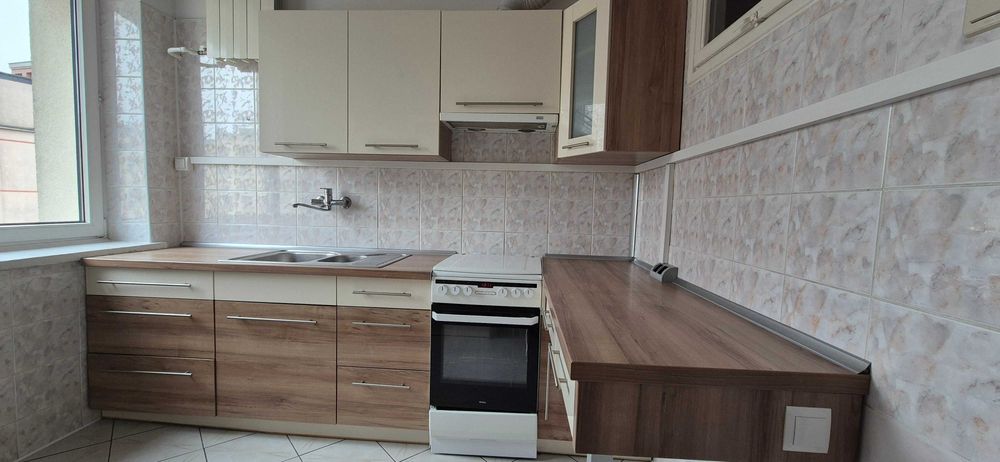 Zabudowa kuchenna + kuchenka, okap i zlew