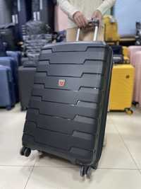 Очень вместительный средний чемодан 80-93л Roncato(Италия)