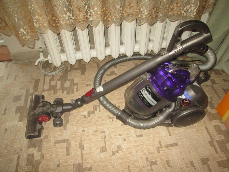 Пылесос Dyson с турбо щеткой