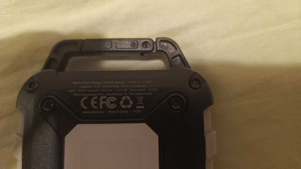 Powerbank solarny Xtorm FS305 Solar Charger 10000 Robust