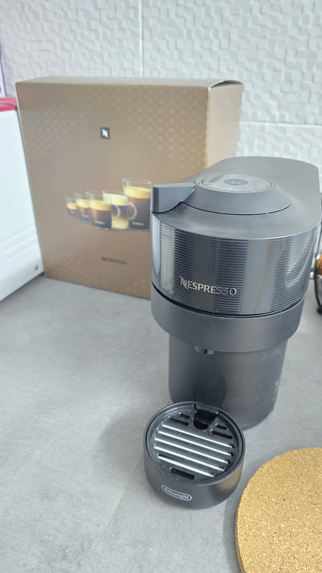 Máquina de Café DELONGHI Nespresso Vertuo Pop ENV90.B Preto