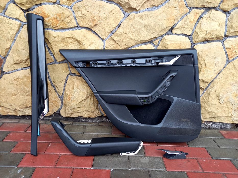 Карта дверей задня та запчастини до карти  Skoda Octavia A 7