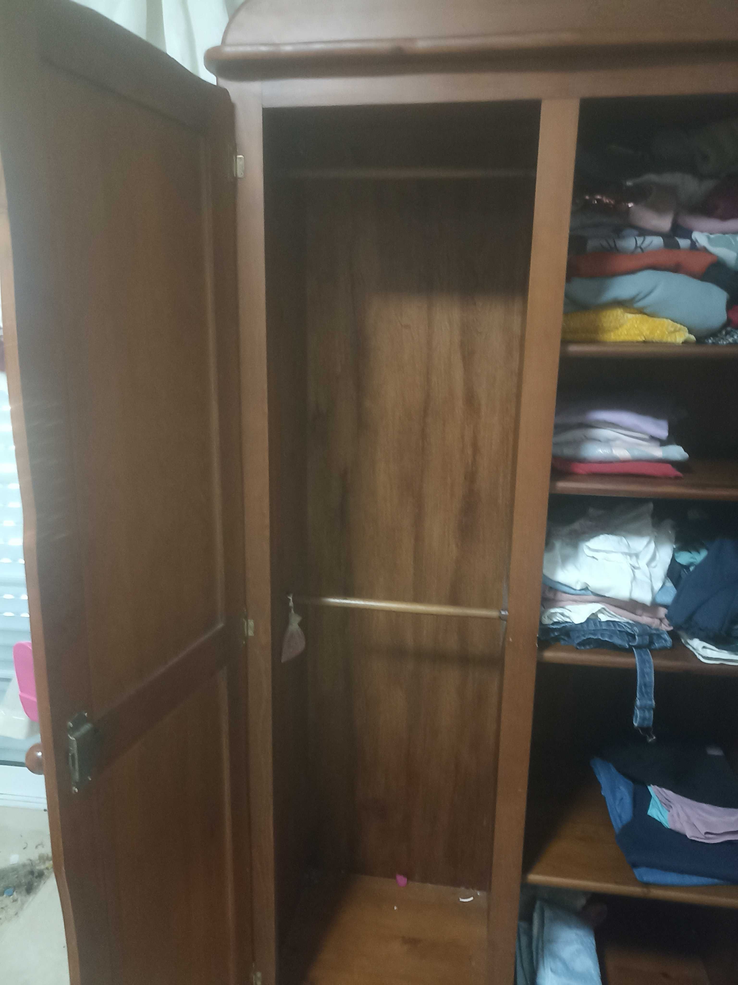 Roupeiro de criancas em pinho