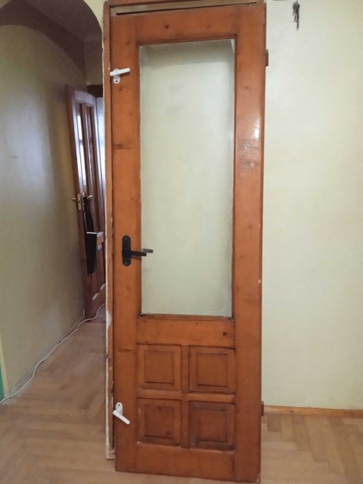 Дерев'яні двері з коробкою