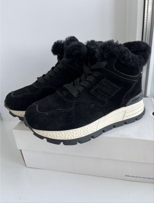 Жіночі зимові ботинки з натуральної замши