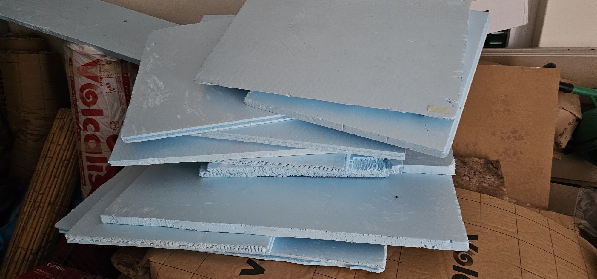 Vende-se Placas de gesso + placas XPS+ lã mineral volcalis