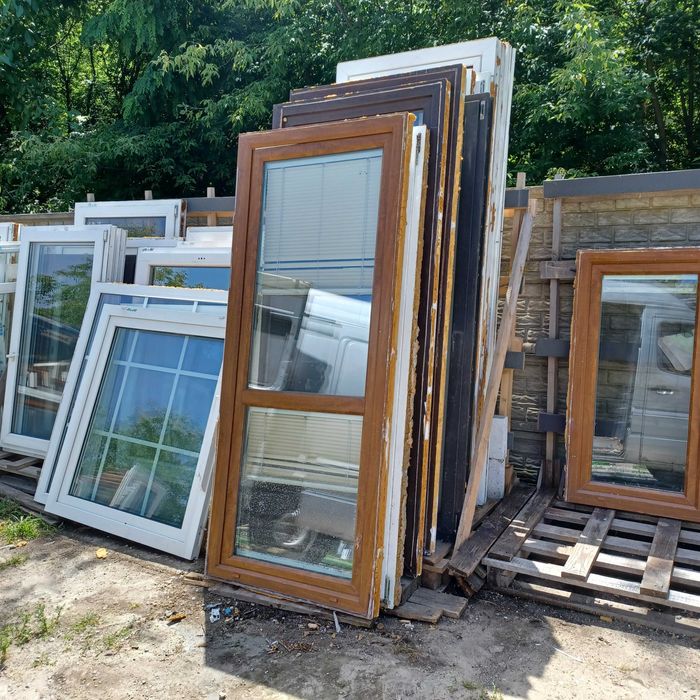 Okna używane i balkony, różne wymiary, wiele złoty dąb