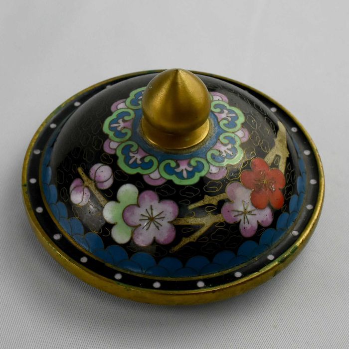 Pote com tampa em Cloisonné, decorado com flores de Amendoeira