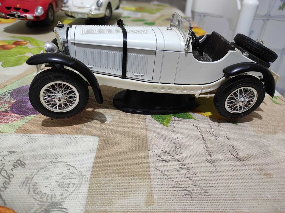 carros de coleção com 25 cm