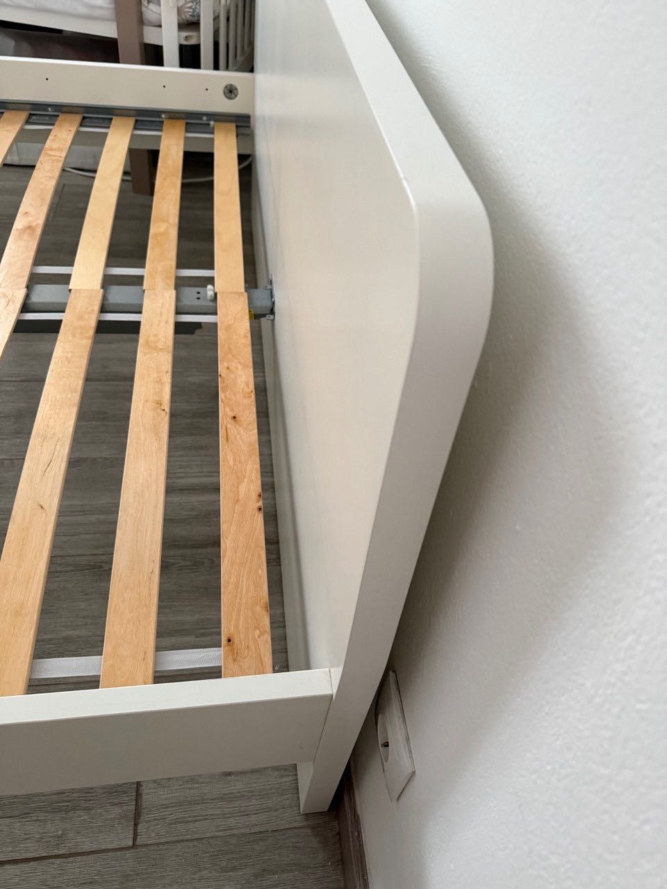 cama casal Ikea Askvoll 140x200 branca