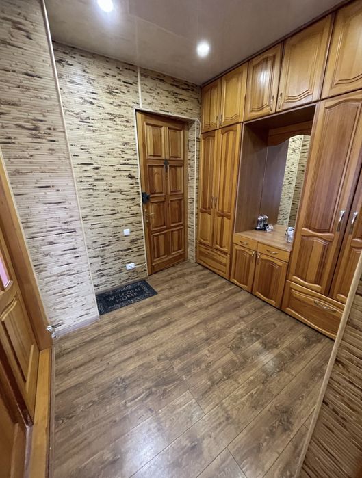 Продам свою квартиру сталинка