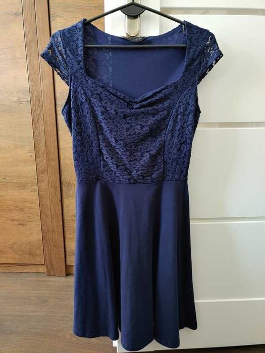 Sukienka z dekoltem w serce Dorothy Perkins r. 36