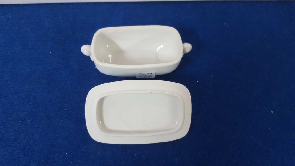 Antiga terrina miniatura em Porcelana da Vista Alegre