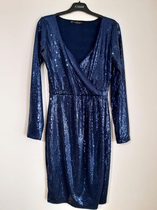 Красива вечірня сукня