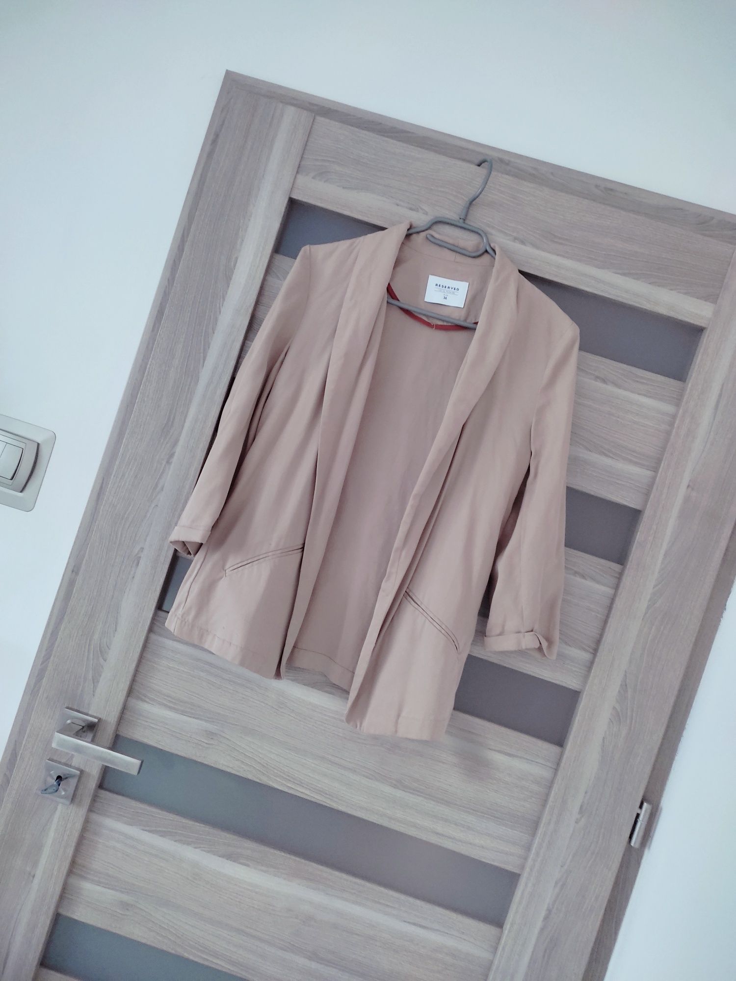 Beżowy żakiet z rękawami 3/4 Reserved roz 36