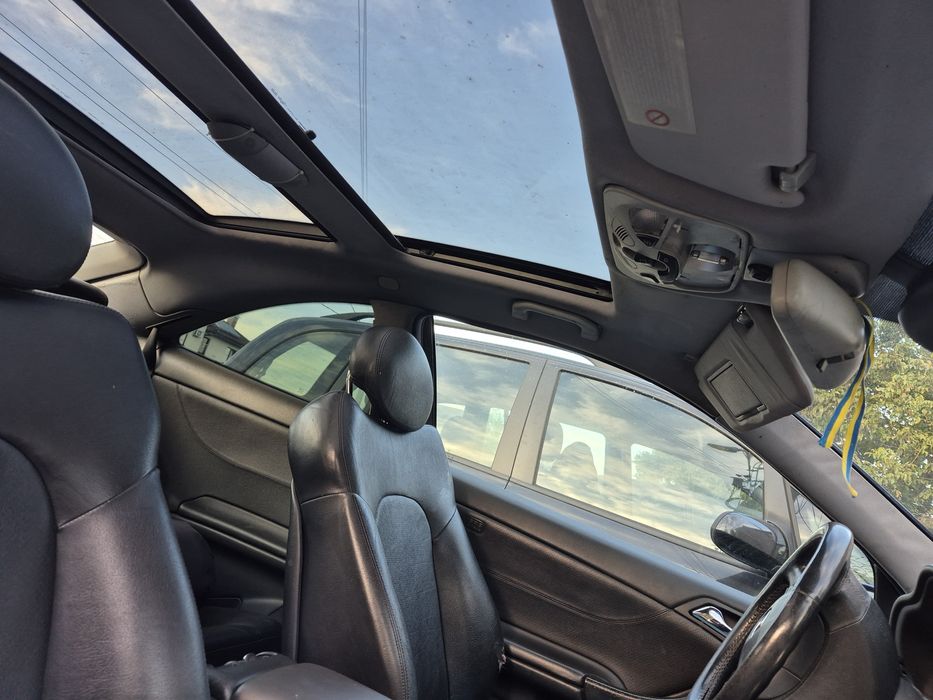 Смарагдовий  Мерседес-Веnz  С200 купе автомобіль на  газу