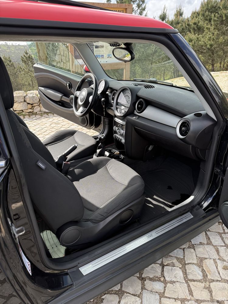Mini Cooper D 1.6 — Impecável, com muitos extras e 4 pneus novos