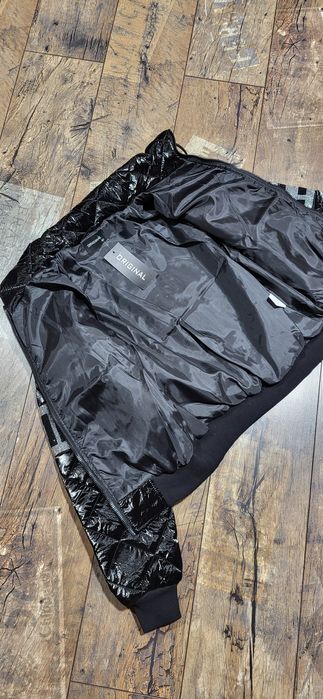 Tatu śliczna kurtka damska zimowa bomberka czarna połysk lekka M L