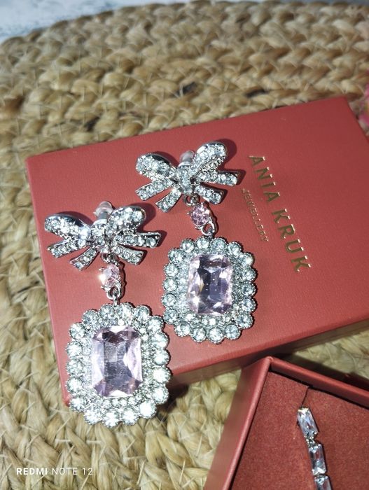 Komplet eleganckiej biżuterii zestaw kryształki cyrkonia pudełko