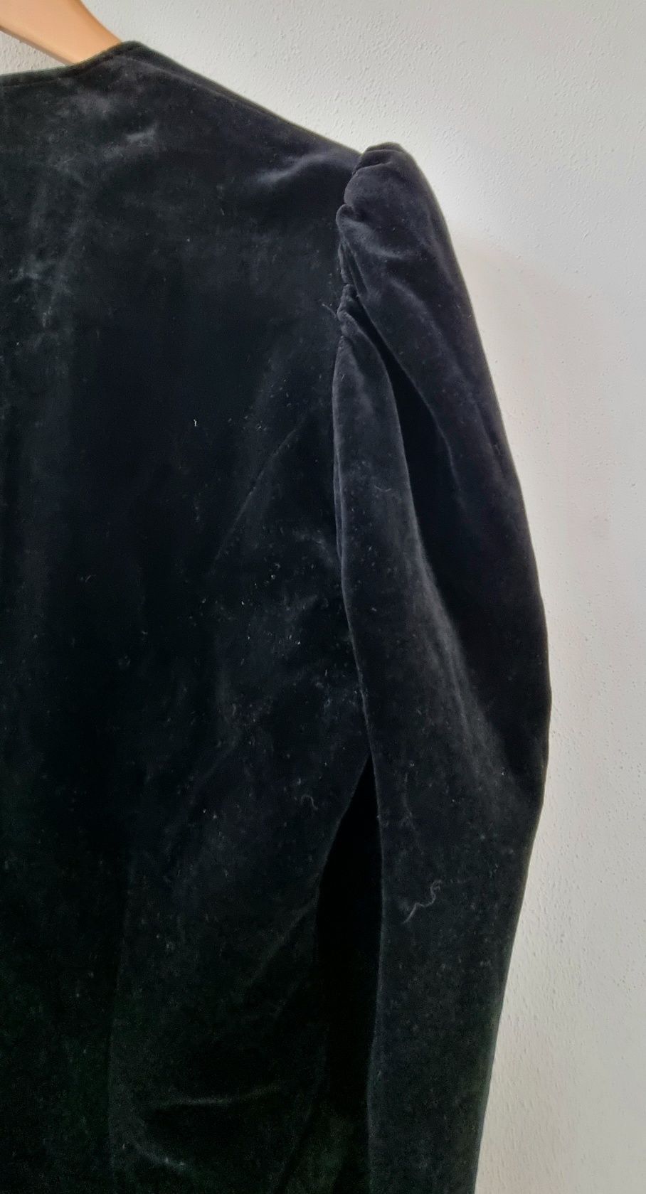 Jaqueta de veludo preto com cauda em V