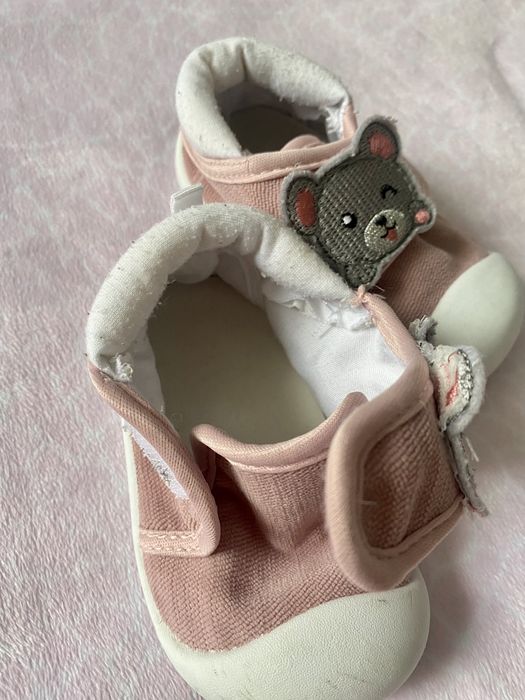 Кеди на дівчинку 9-12 місяців