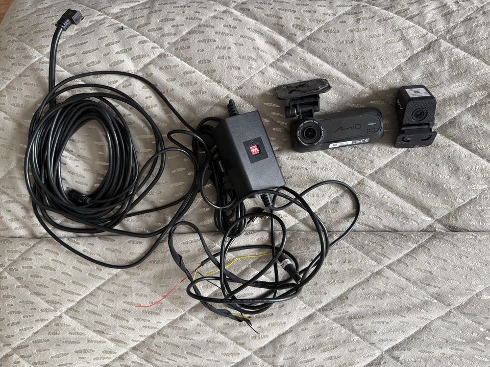 Sprzedam wideorejestrator Mio MiVue J85 wraz z A30 oraz Smartbox