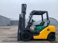 Вилковий автонавантажувач Komatsu з бічним зміщенням. Модель: FG25C-15