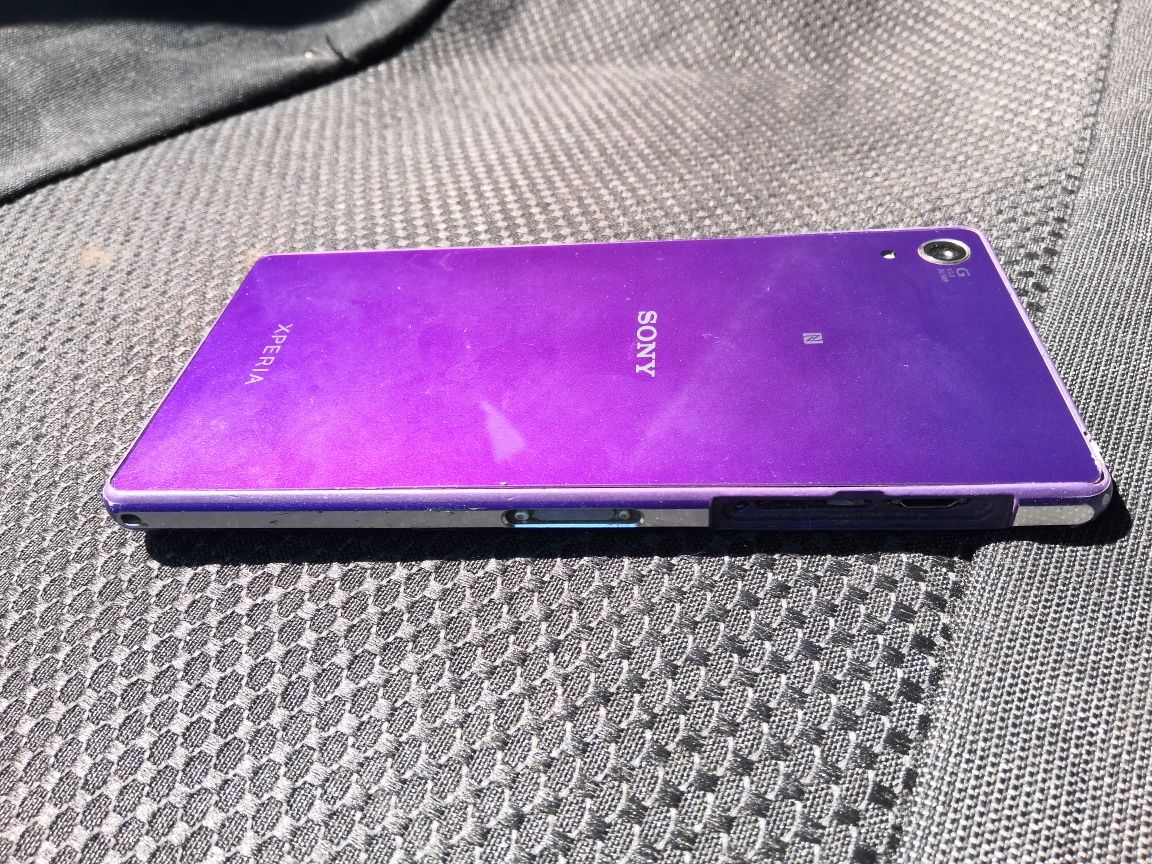 Телефон Sony xperia Z1