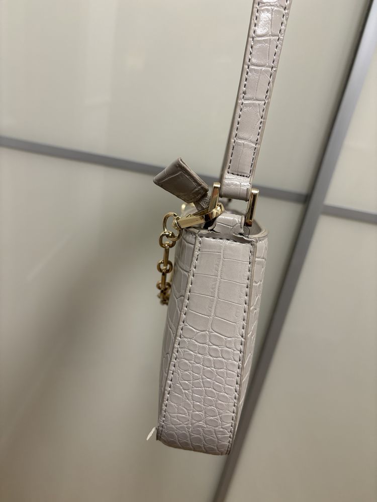 Beżowa torebka nude baguette bagietka z łańcuchem Reserved snake print