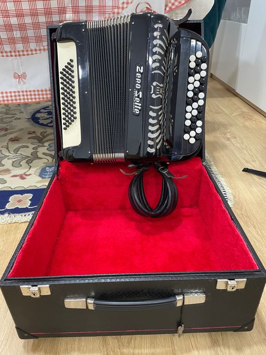 Acordeão de botões.