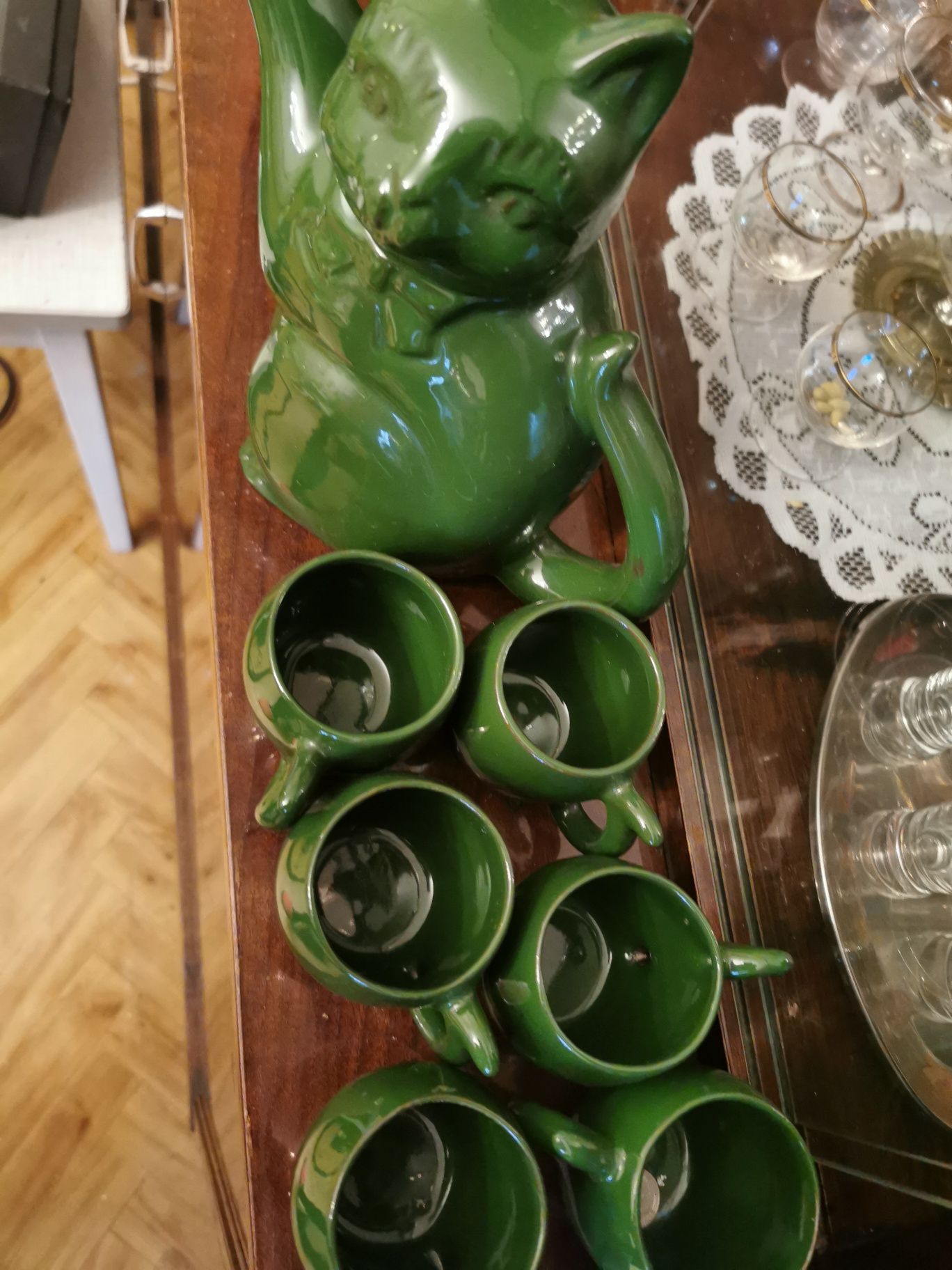 Ceramiczny zestaw PRL Vintage zielony kot dzbanek filizanki 6 sztuk