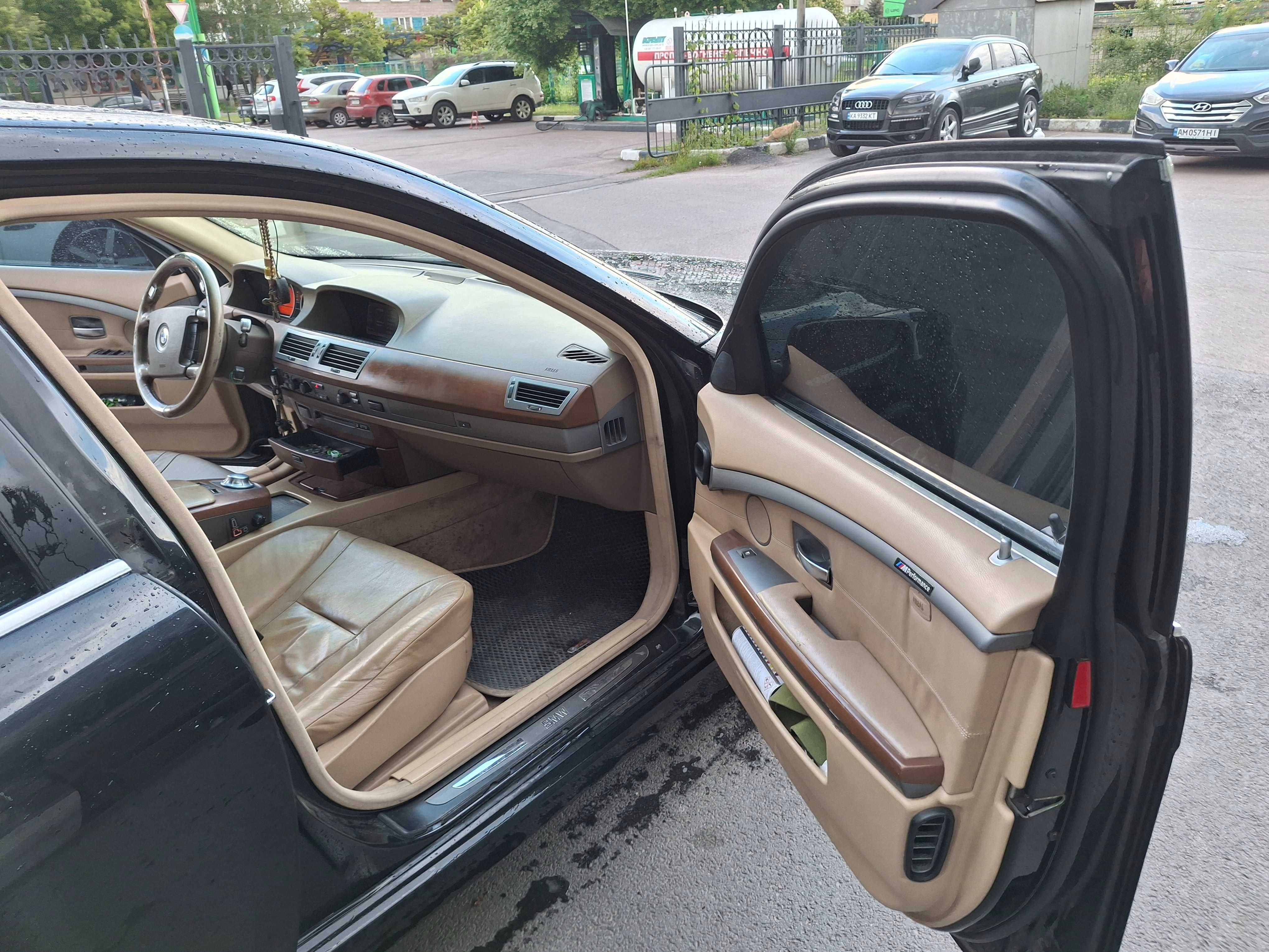 Автомобіль бмв е 65