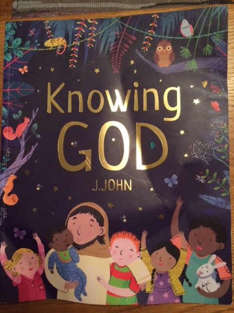 книга на английском для детей / детская книга Knowing God
