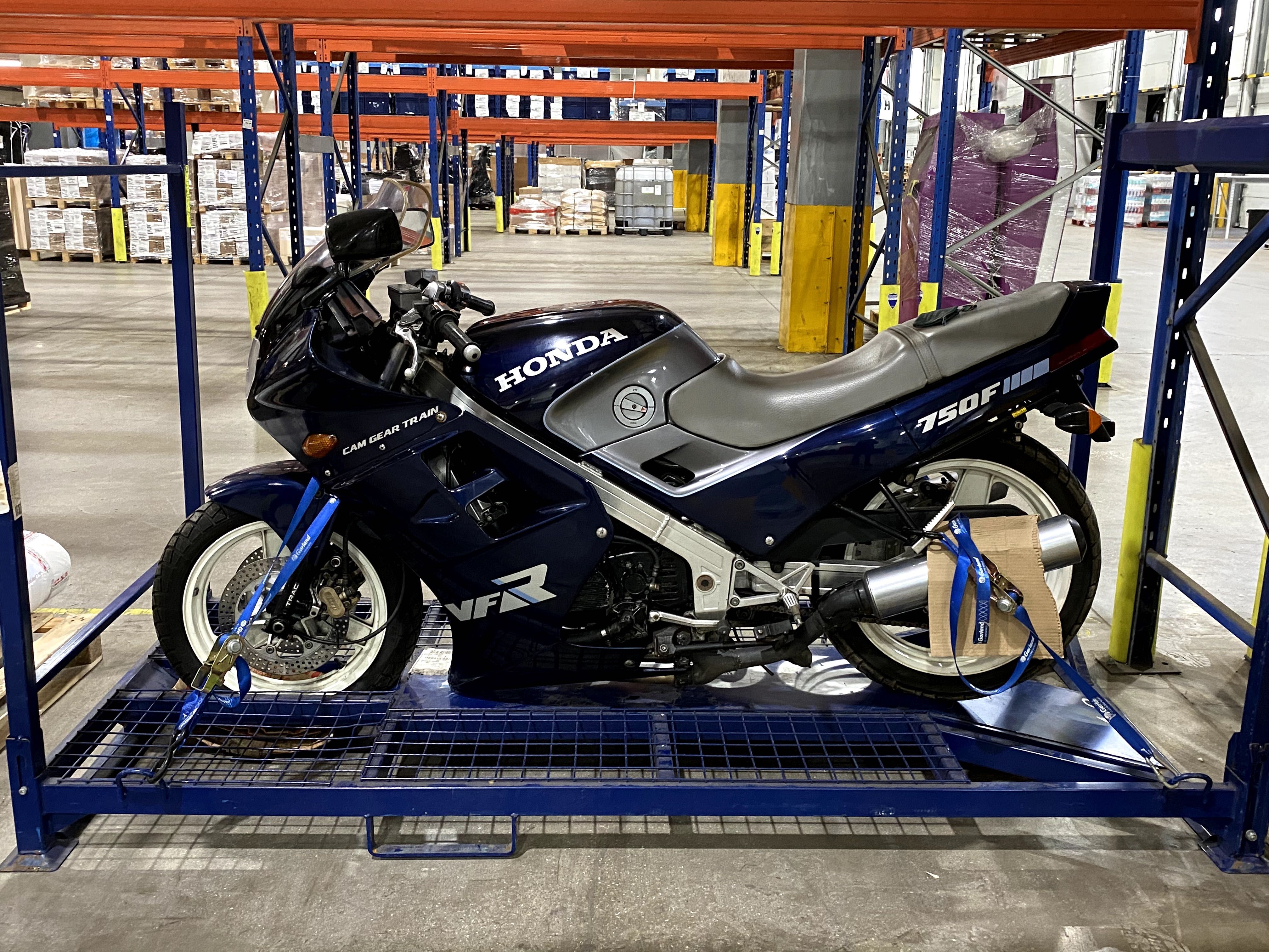 HONDA VFR 750F RC24  de 1988 já moto clássica