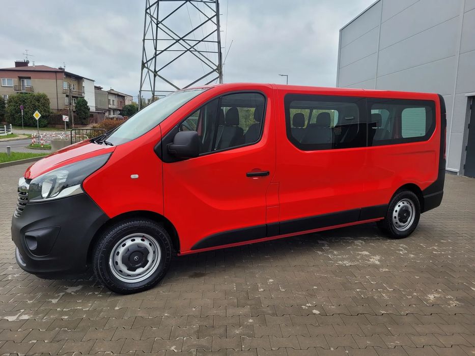 Opel Vivaro 9 -osobowy LONG klimatyzacja nawiewy w suficie