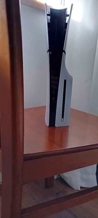 Play station 5 basicamente nova.