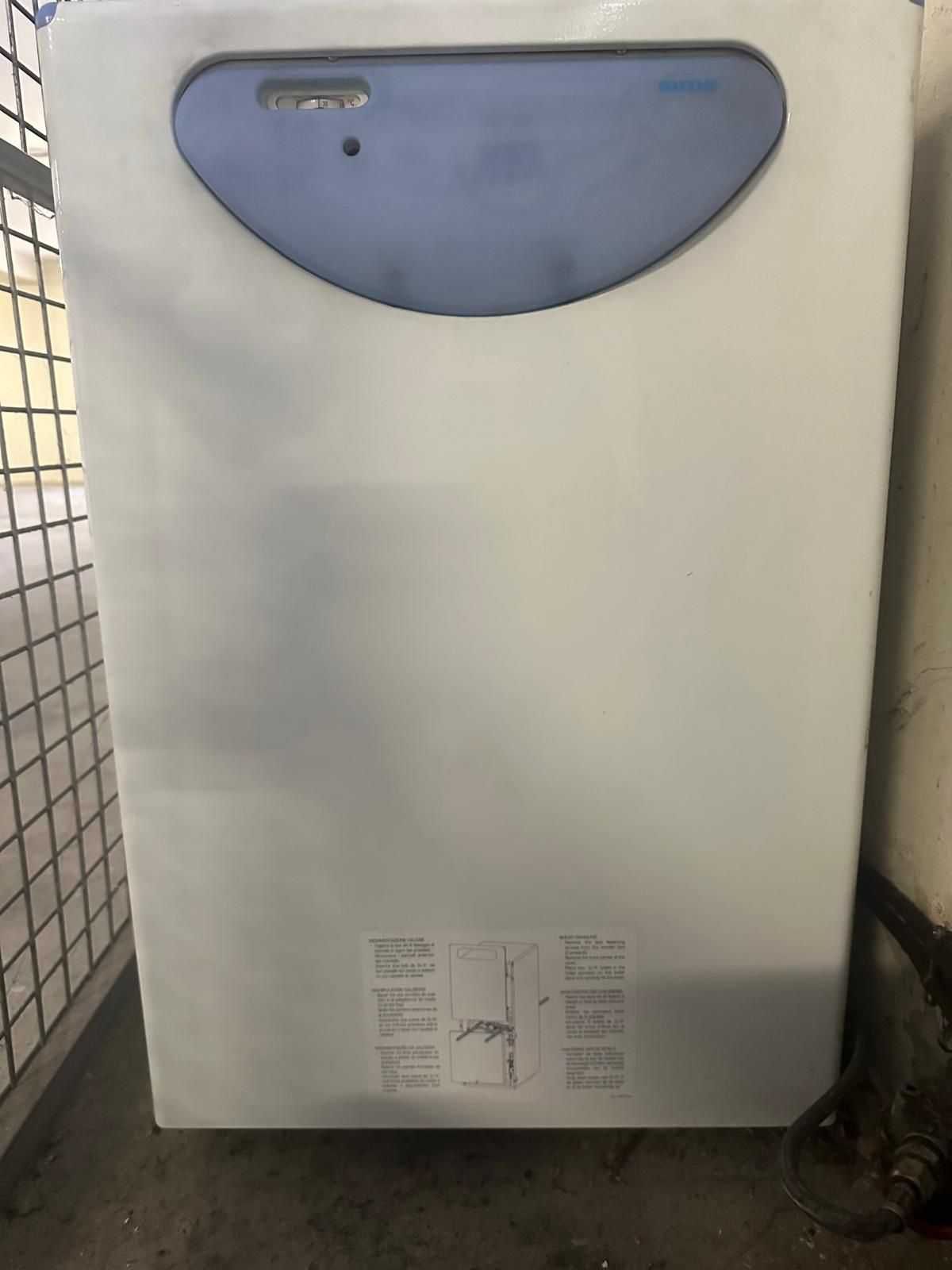 Máquina a Gasóleo + Depósito de Combustível – Em Bom Estado!