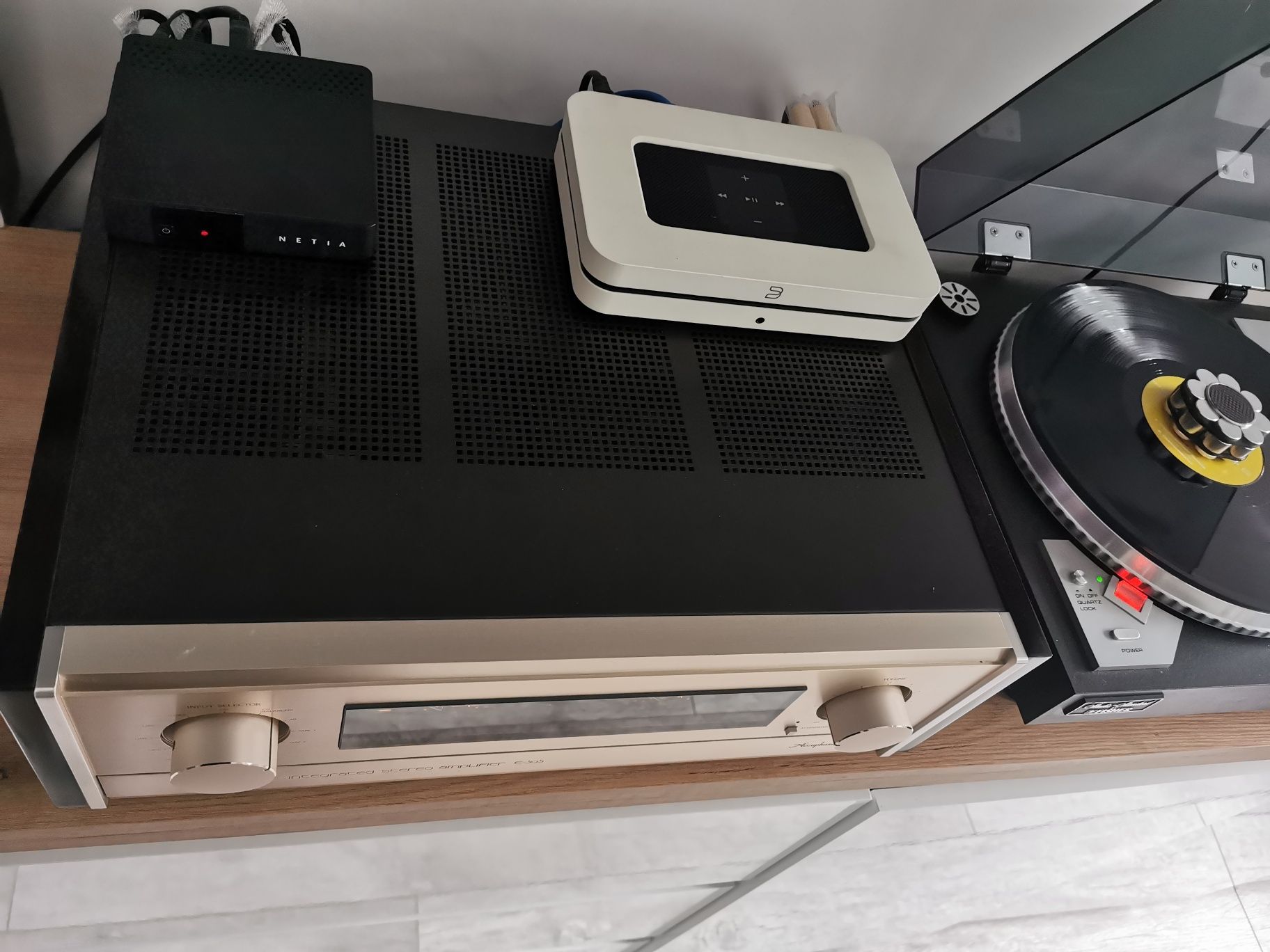 Wzmacniacz Accuphase E305