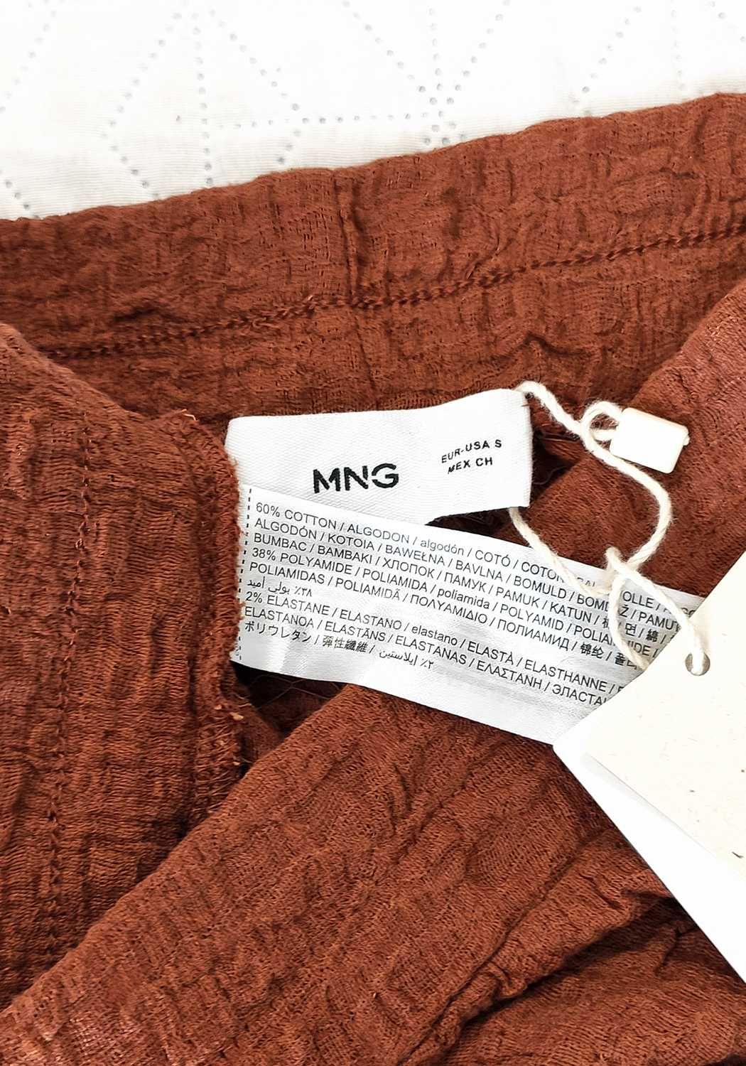Brązowe, teksturowane spodnie na gumce high waist cropped Mango S 36