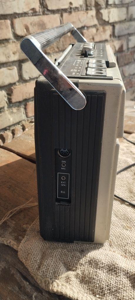 Radio 4 band cassette recorder