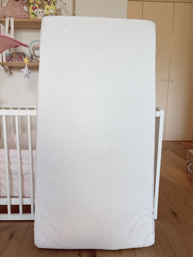 Berço (cama de grades) com colchão